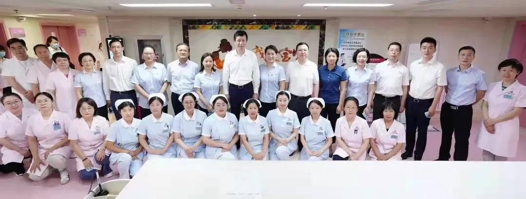 为白衣天使致敬为伟大祖国点赞,为祖国庆生致敬英雄