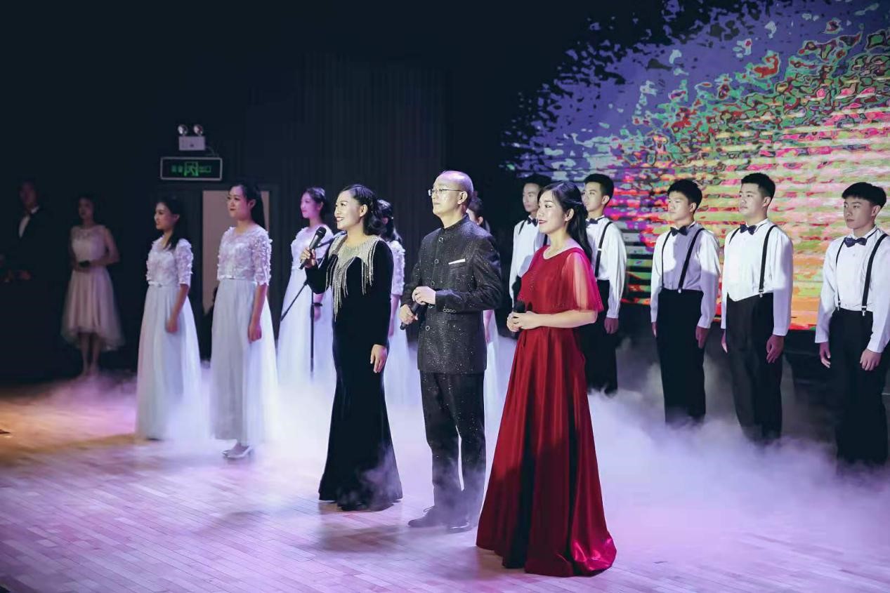 国庆又校庆，胡葆森先生为郑州建业外国语中学的学生上了第一课