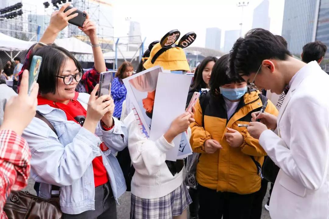 2019*牙虎**直播星盛典圆满落幕，高粘性、高付费用户成发展基石