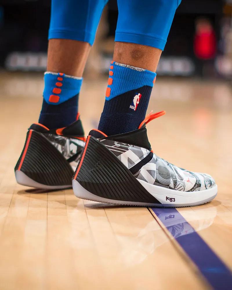 国外版球鞋比国内版便宜,得物球鞋国内版和国外版的区别