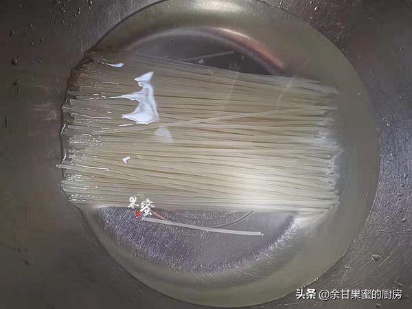 早饭米粉汤的做法,早餐米粉汤底清而不腻做法