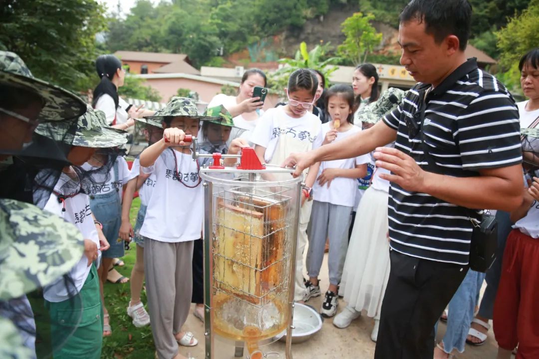 组图：武平县琴韵古筝行六一暨周年庆亲子活动圆满举行