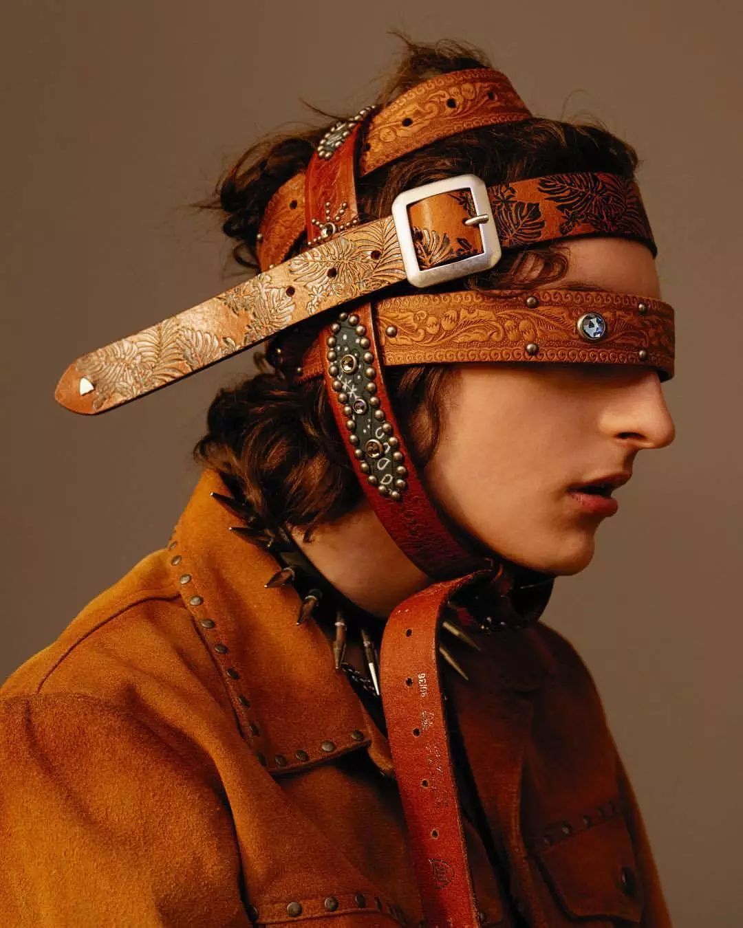 我太太太难了！项链戴在脖子上还做错了？