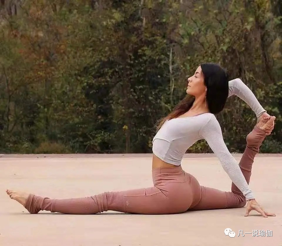 只用一步就可以练会一字马的教程,下一字马教程零基础