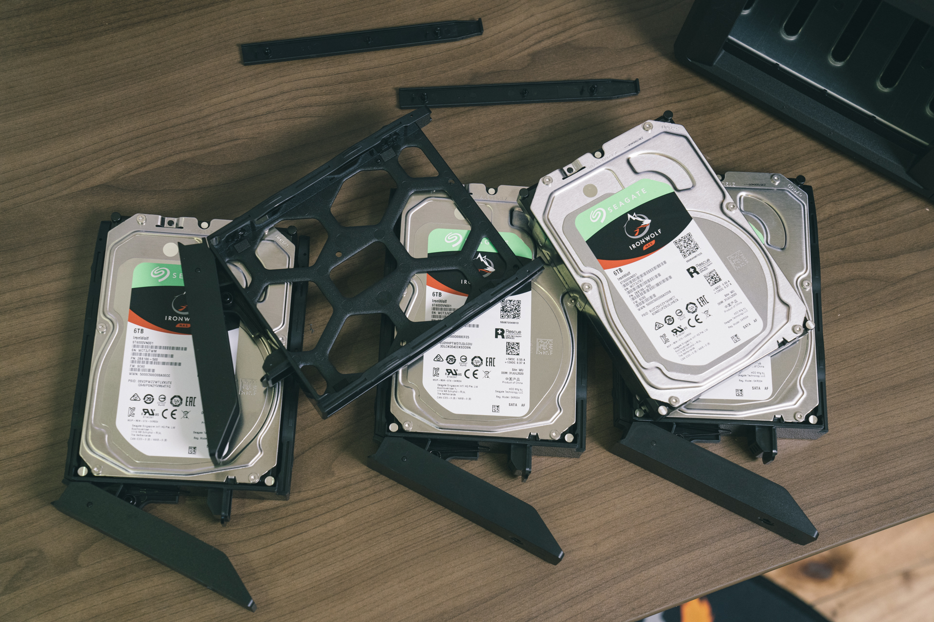 群晖4盘位nas哪个型号值得买,群晖ds220+和ds420+的区别