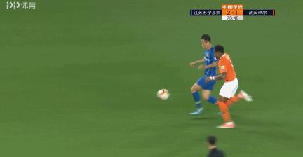爆头踢足球,中超肘击追罚