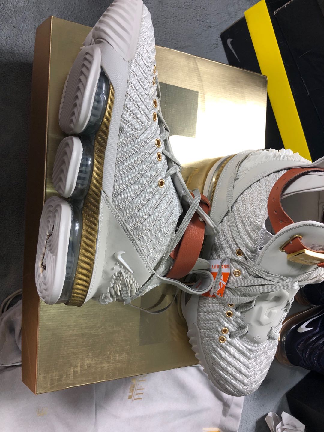 nikelebron16鸳鸯配色,nikelebron16low评测