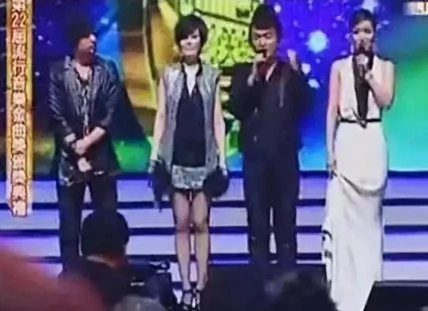 侯佩岑被小S讽刺太假，但为什么成了周杰伦唯一承认的前女友？