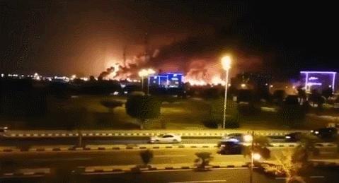 面子往哪搁？沙特*队军**形同虚设，被拖鞋军深入腹地炸掉命脉炼油厂