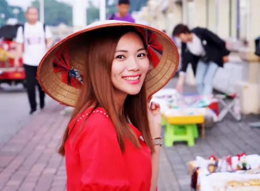 这个国家女人都很苗条！男女都以“戴绿帽”为美！令人惊奇！