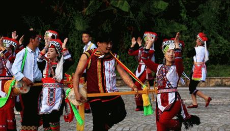 太热闹!弥勒花海、人海、车海、舞海...这些人上镜了!