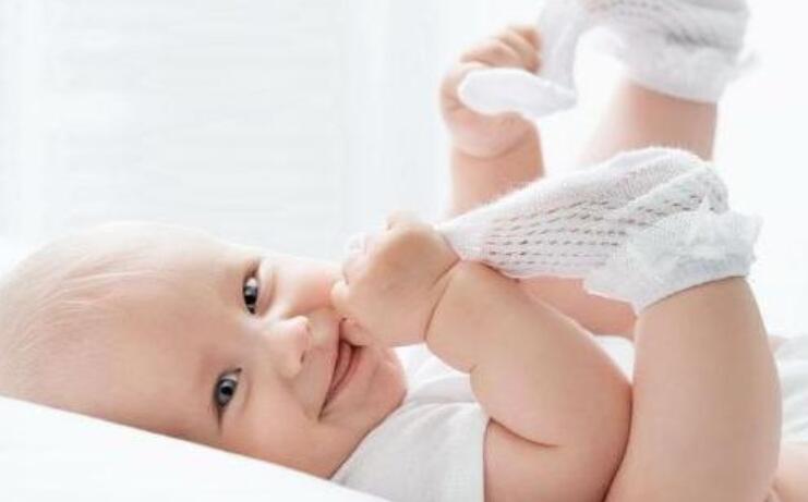 孩子为什么喜欢脱袜子,为什么孩子喜欢脱袜子