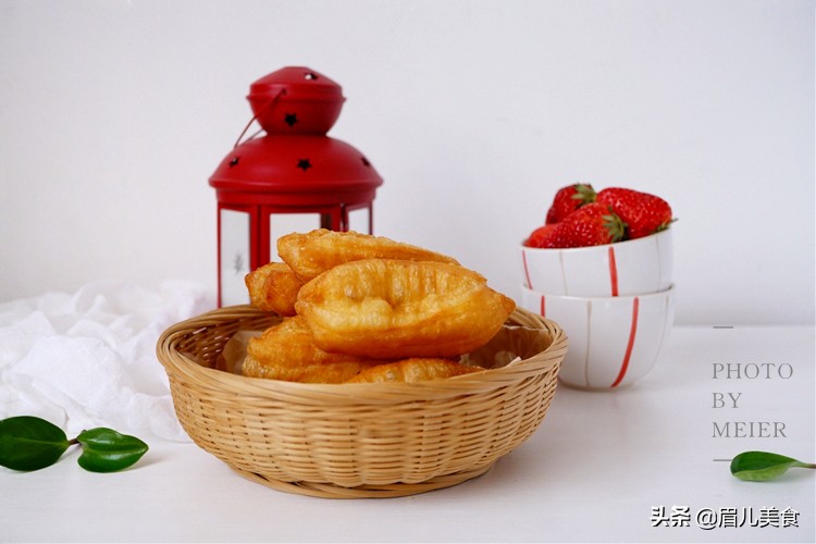 家庭自制油条蓬松酥脆做法简单,自制蓬松酥脆好油条手把手教给你