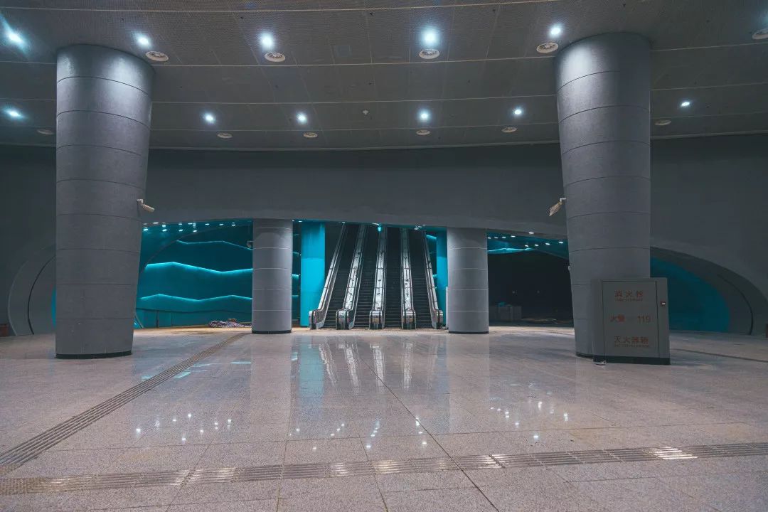 光谷广场地下综合体照片,光谷地下综合体和地下长廊