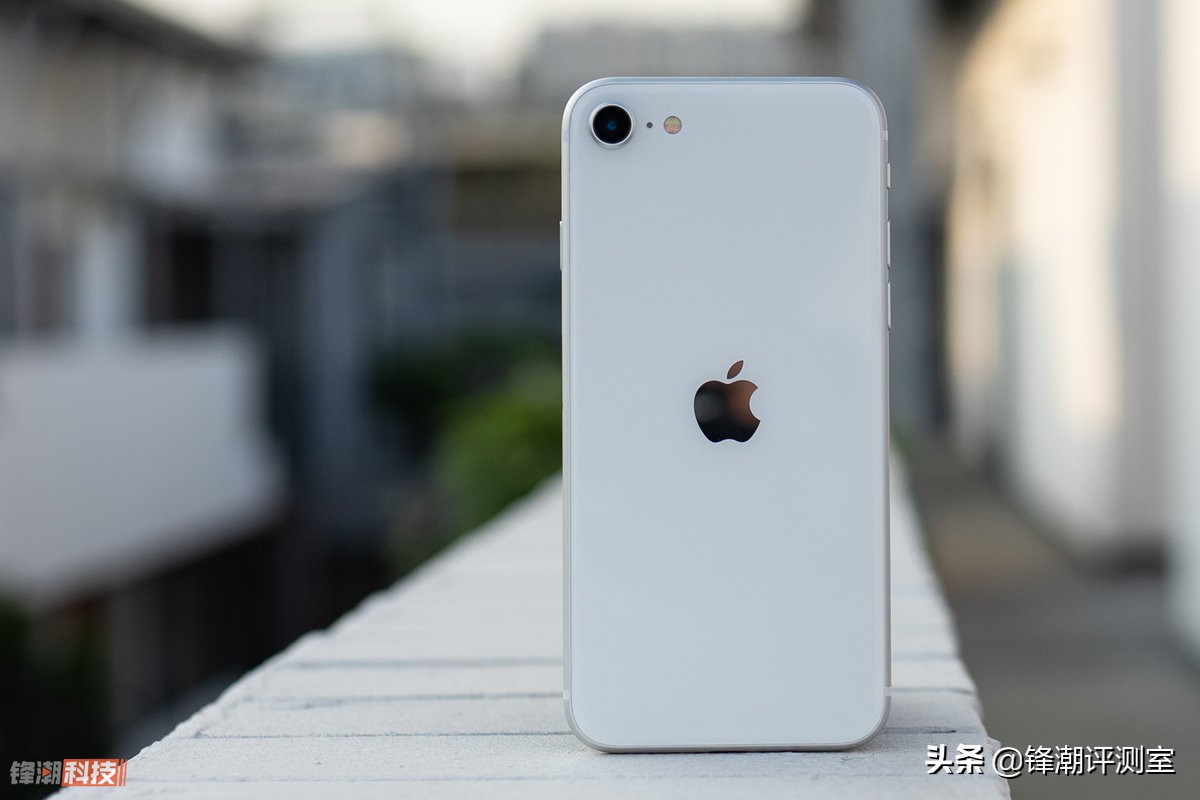 iphonese升级ios15续航怎么样,iphonese深度评测手机性价比