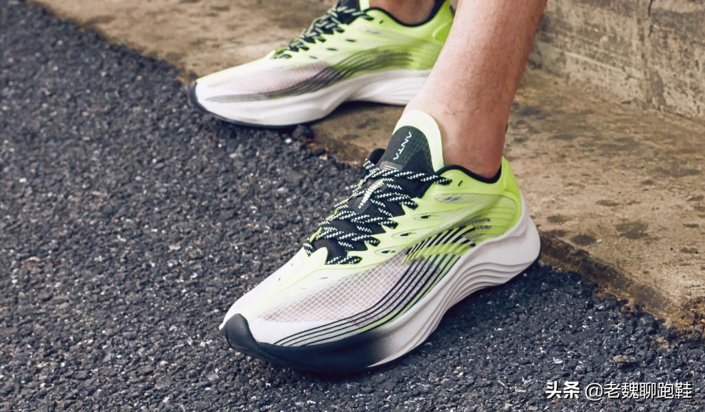 耐克踩屎感运动鞋男士,介绍几款踩屎感强的鞋