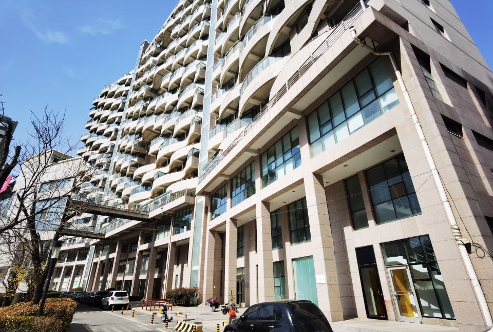 高层两部电梯全停了,高层住宅两部电梯全部停运