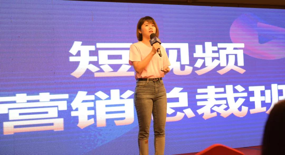 万互学园短视频营销总裁班开讲，教你玩赚短视频