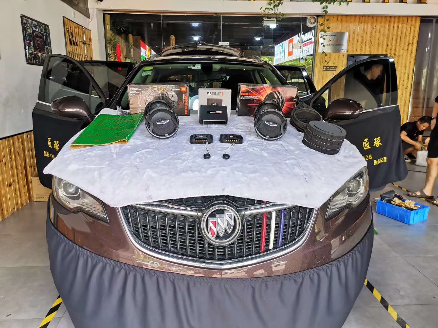 别克昂科威改bose音响值不值得,别克昂科威音响改装拆掉后嗡嗡响