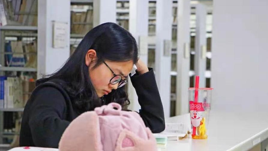 复旦435分考研生被刷，背后原因让人心寒，导师提问带歧视性？