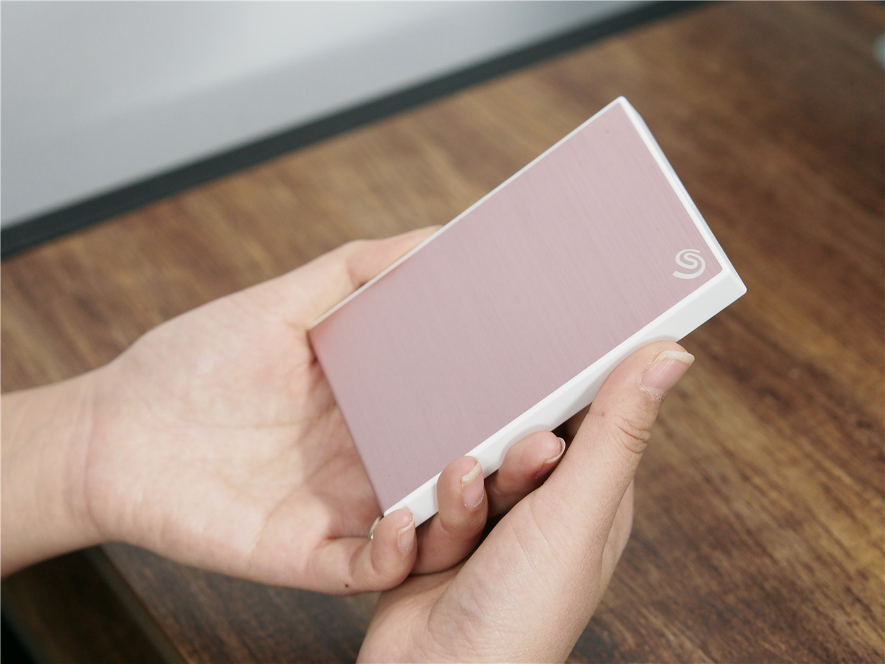 「超逸酷玩」女孩子喜欢什么样移动硬盘?希捷2新睿品系列告诉你