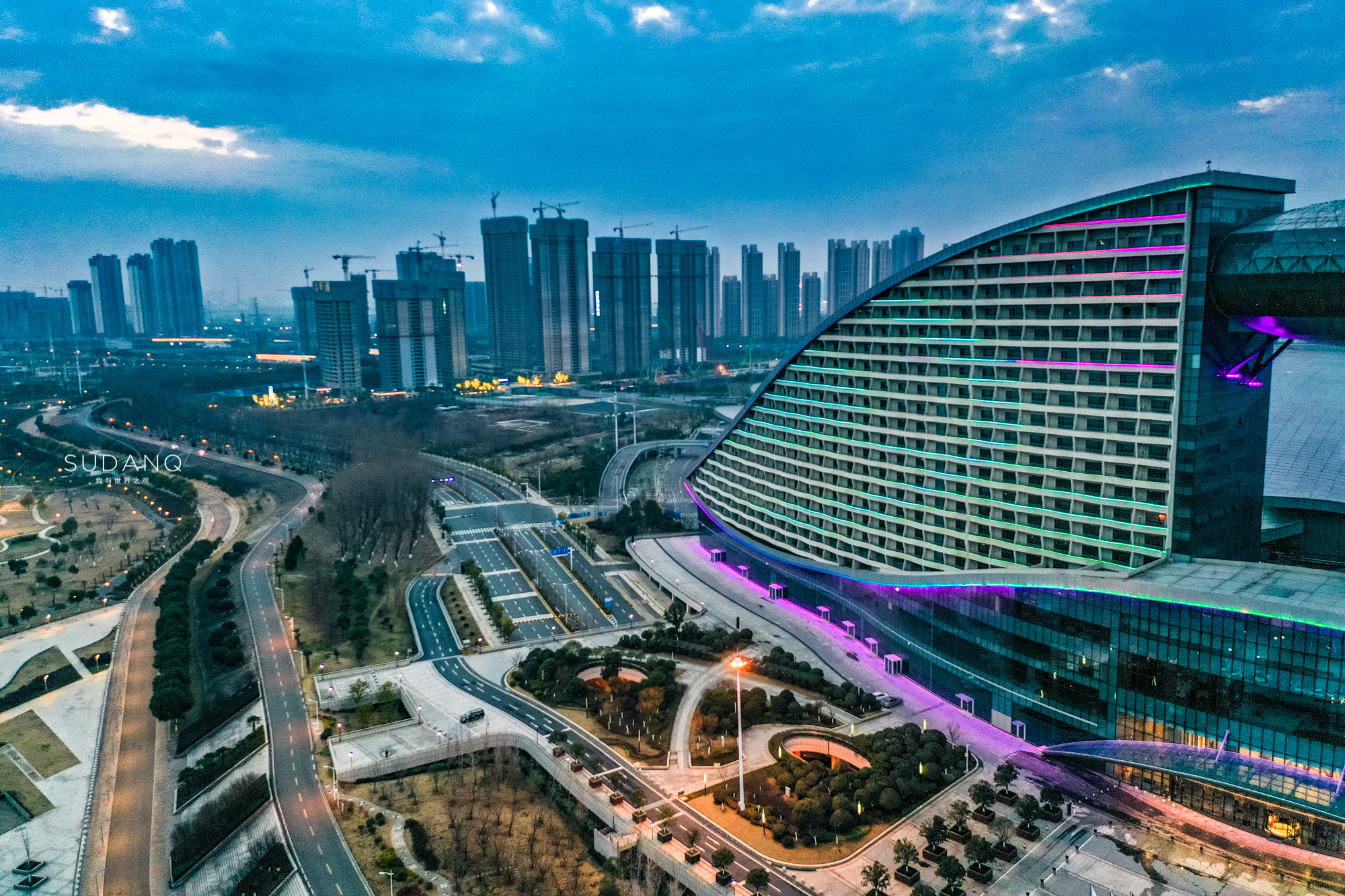 航拍全国第三的博览中心，面积相当于17个足球场，武汉人的骄傲