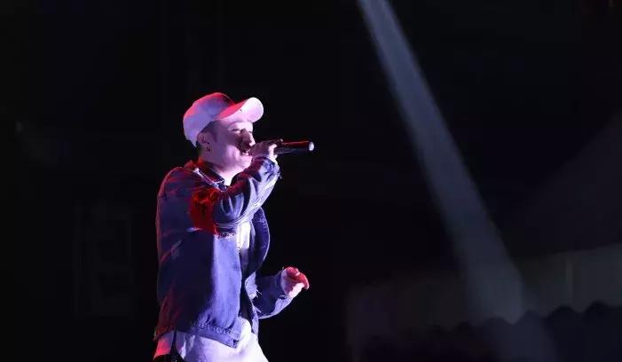 一个人出去有点无聊,一个人出去玩无聊吗