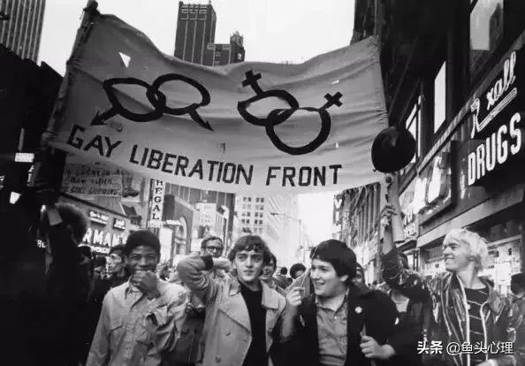 我是同性恋，更容易感染艾滋吗？李银河：避而不谈才是大问题