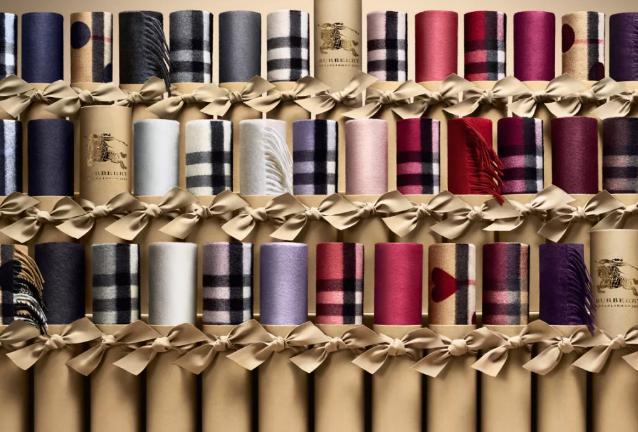 最近特别火的围巾性价比高,秋冬最值得入手的大牌围巾