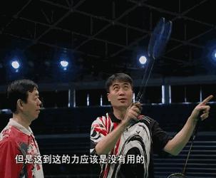 羽毛球手腕发力技巧正手高远球,羽毛球后场高远球挥拍发力细节