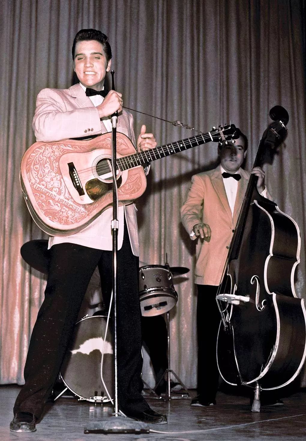 穿粉色就是娘娘腔？让小李子和猫王告诉你什么叫“油而不腻”