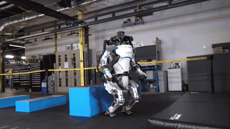 *身卖**现代汽车，机器人界明日之星波士顿动力三度求“接盘”