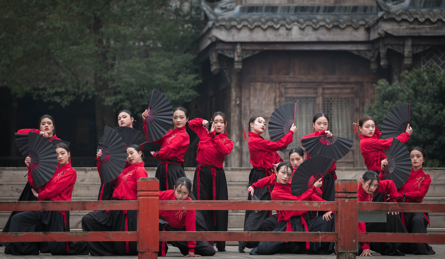 绌哄鐬棿鍙樿韩濂冲叺,绌哄蹇棯鏄ョ鑸┖