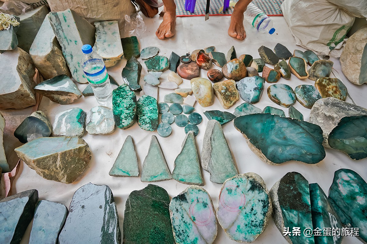 缅甸翡翠地摊市场收货直播,带大家看缅甸翡翠直播现场