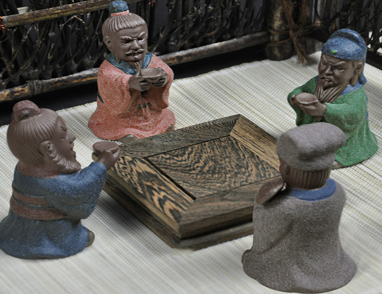 小小的茶宠：茶盘之上，茶汤润之，活灵活现，寓意吉祥，赏心悦目