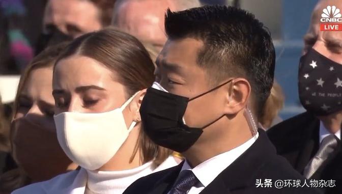 拜登的贴身保镖有多厉害,拜登身后的亚裔保镖一夜爆红