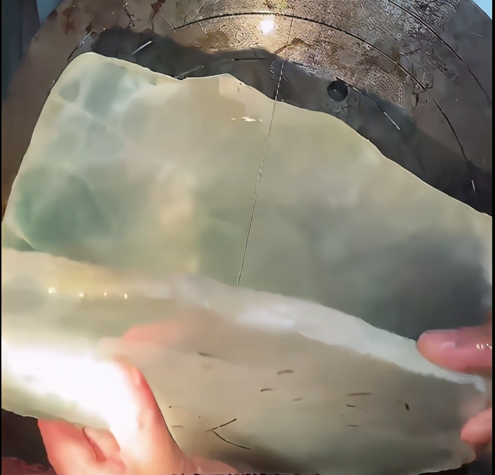 全是裂的沙枣青籽料,全是裂的珠宝