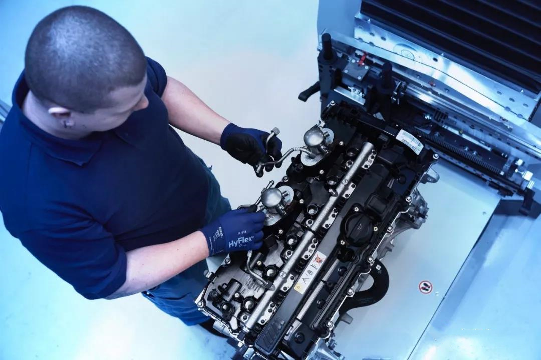 新款宝马m4什么发动机,宝马m4s55和f82的发动机哪个好