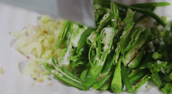 鲤鱼最营养美味的做法,鱼肉鲜嫩,汤白如牛奶,步骤简单易操作