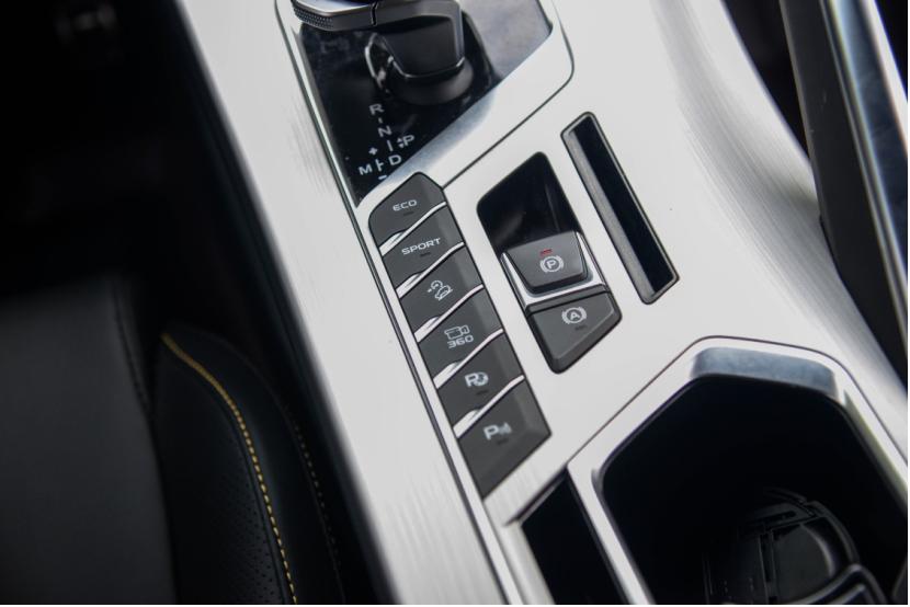 吉利缤越国产小钢炮贴车模,国产小钢炮吉利缤越pro