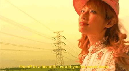 lo圈的美学理念下不断修正、改变自我，让自己配得上这些小裙子