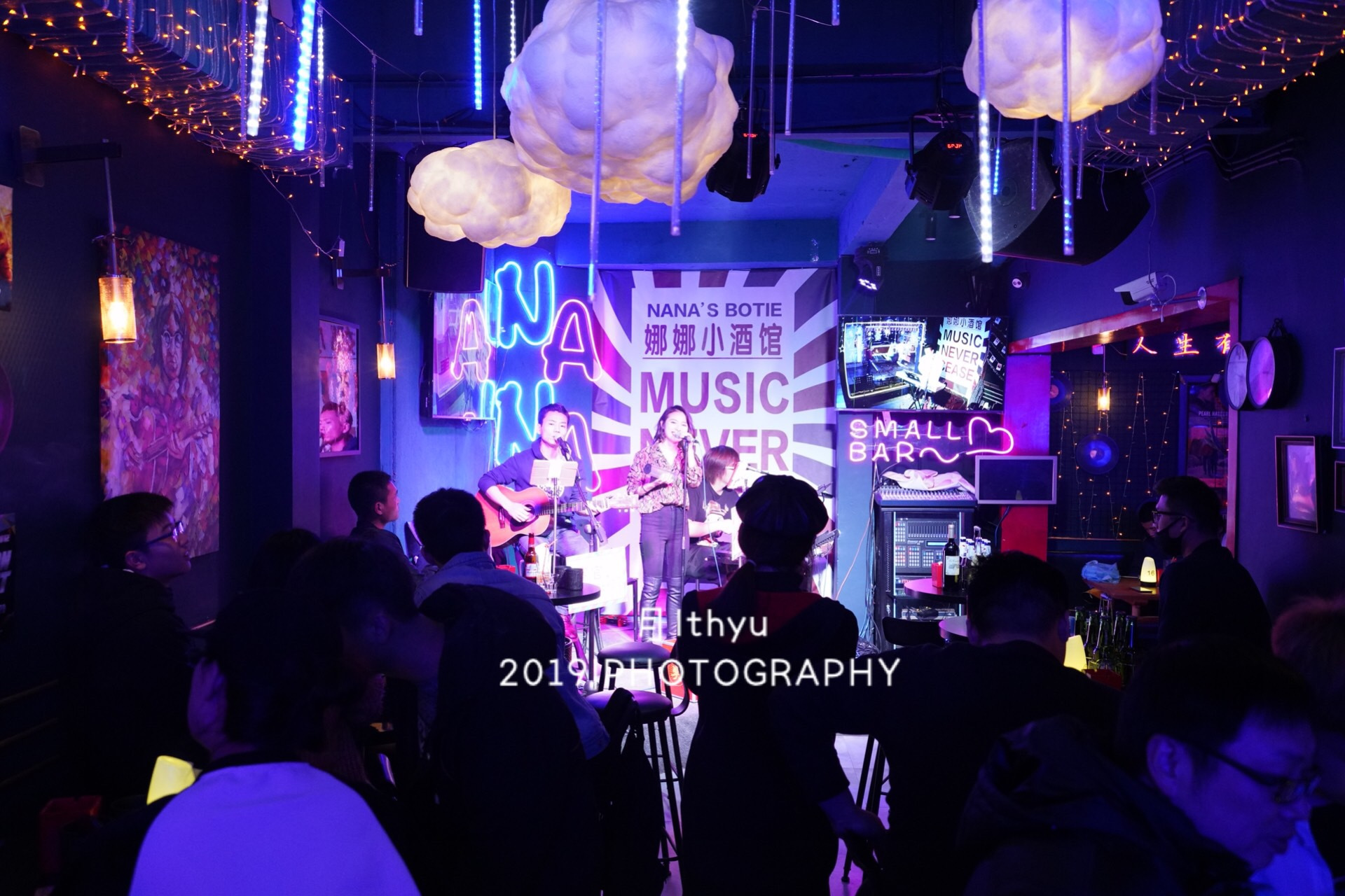 今夜就独饮娜娜是个女人，沉醉在鼓浪屿的夜色中