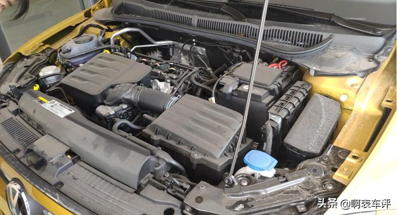 大众polo配置低空间小,大众polo6万左右红色