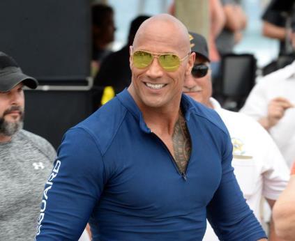 有种“颜值”叫强森之女，本以为会是金刚娃娃，不料却是人间芭比