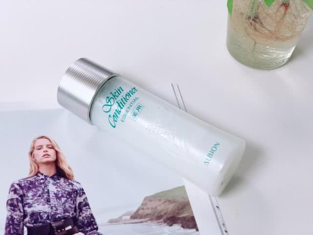 油光满面的脸用什么爽肤水,秋冬季起皮推荐用什么爽肤水