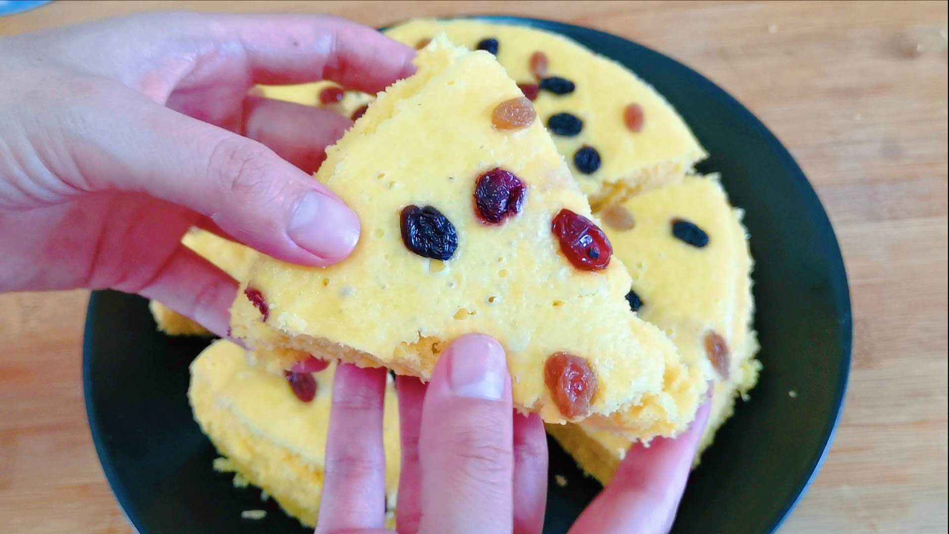 玉米发糕怎么做才不会有酸味,发糕发酵过头有酸味还能吃吗