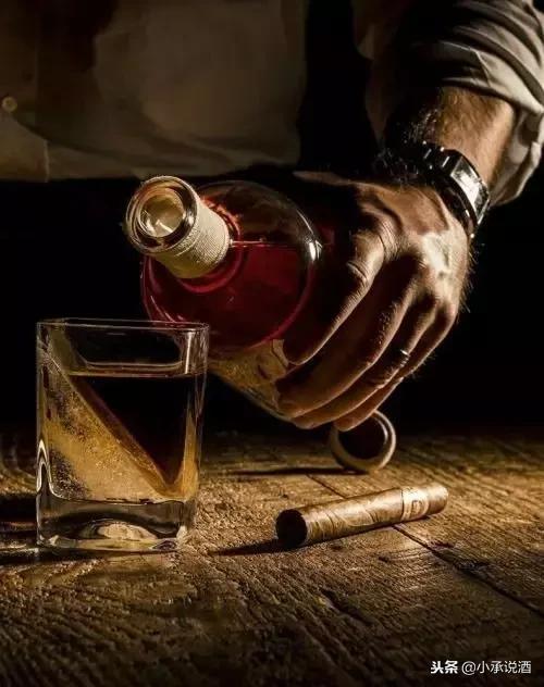 喝酒最有魅力的男人,品酒识男人喝什么酒