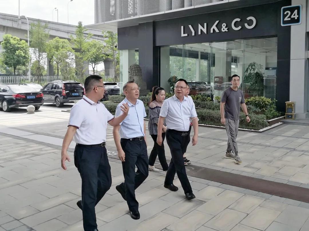 吴泾镇人大主席莅临燎申智城·南部科创产业园调研