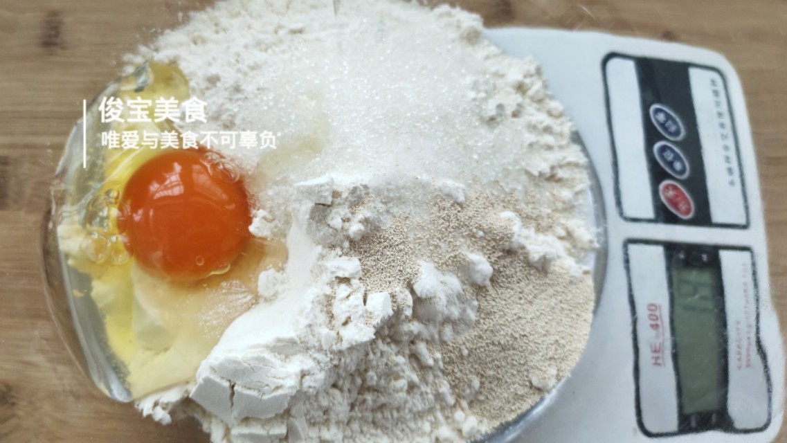 手揉面包烘焙教程,不用高筋面粉揉出膜的面包做法