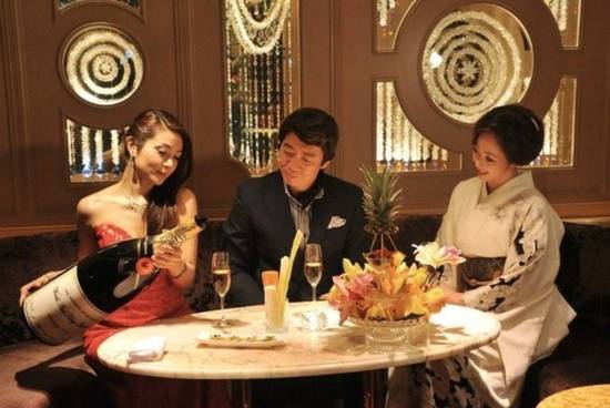 日本第一女公关年入2亿,日本公关第一人